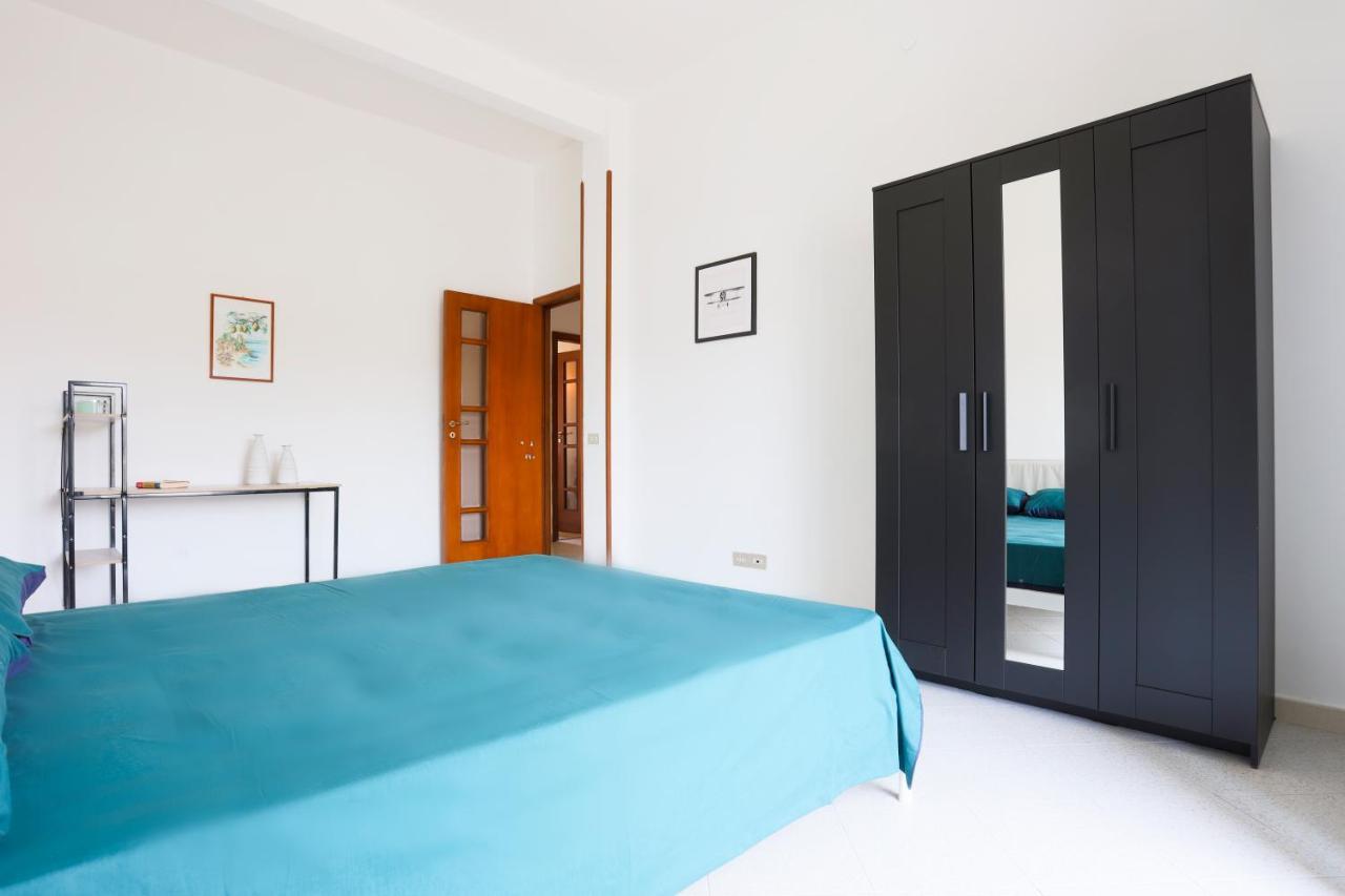 Bright Apartment Near The Sea With Parking Salerno Exterior foto